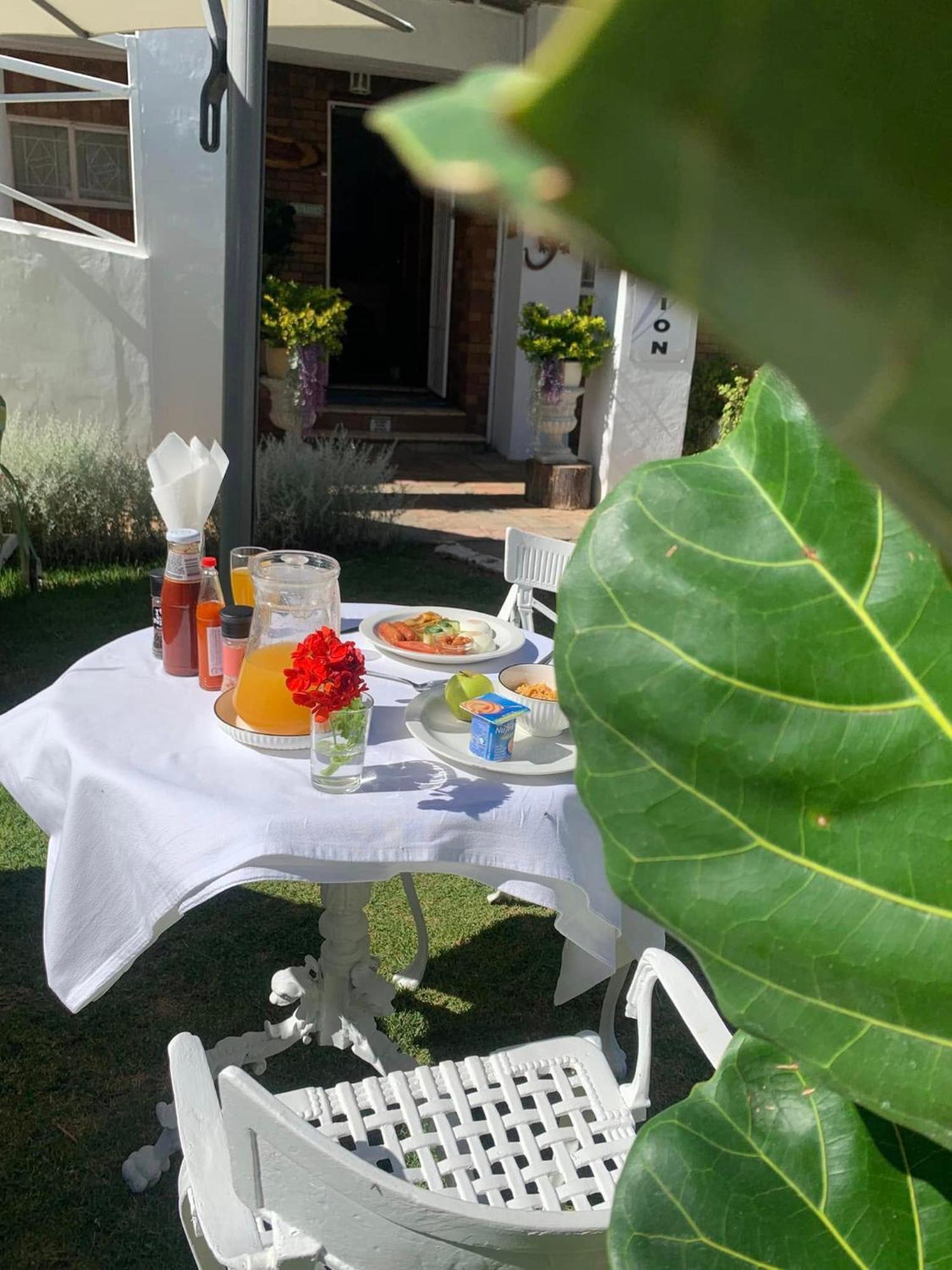 Victoria Oaks Guesthouse Victoria West Экстерьер фото